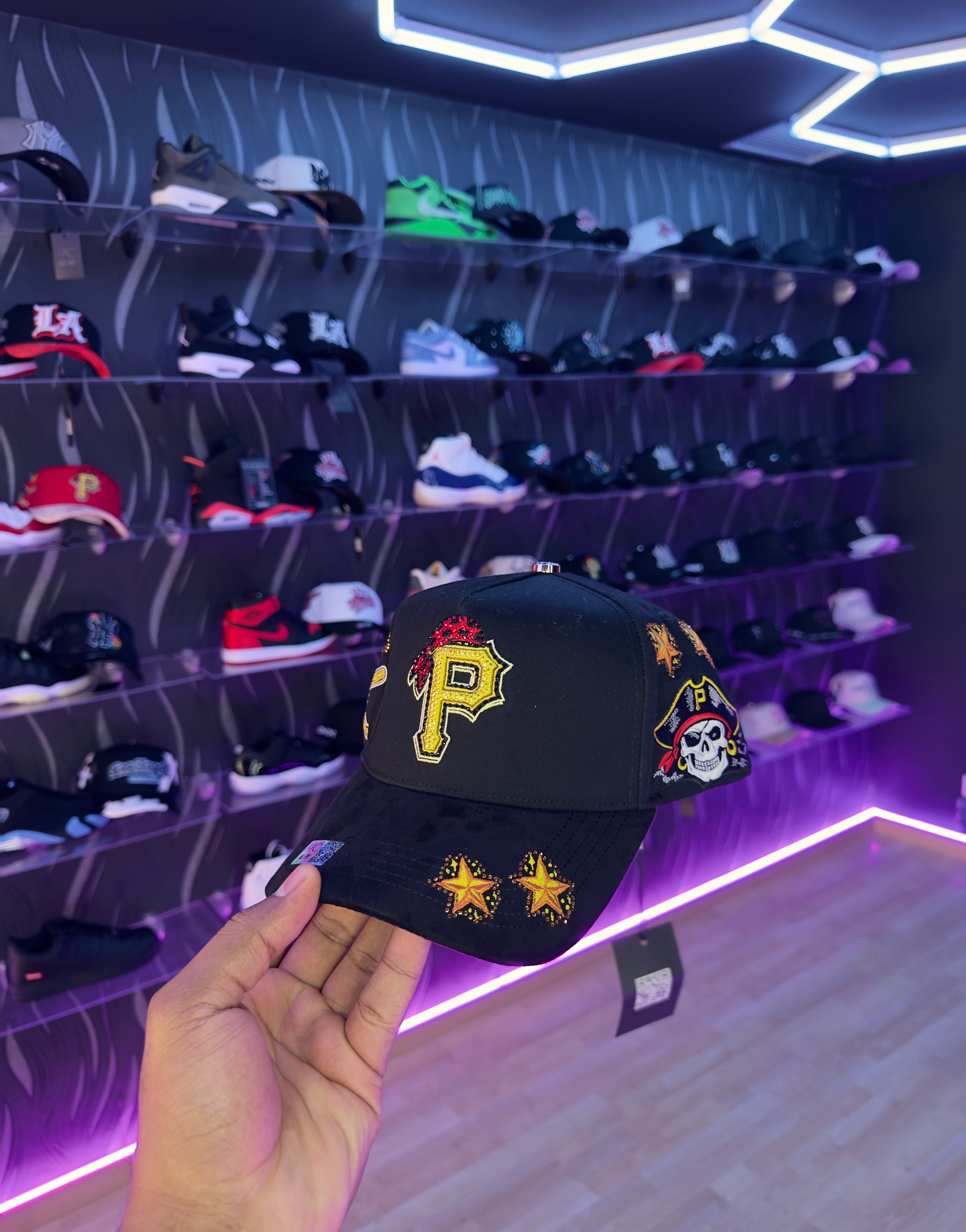 - VQZ CAPS “PIRATE BLACK 🏴‍☠️”