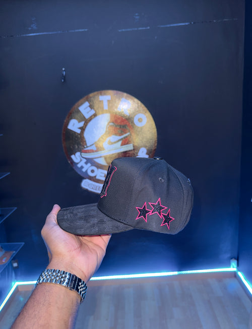- BIGG BOSS CAPS 🩷🖤