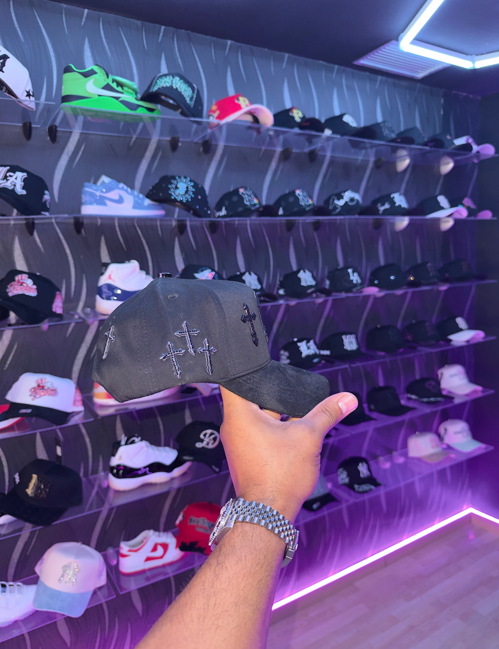 - CAPS “ LA BLACK ♣️”