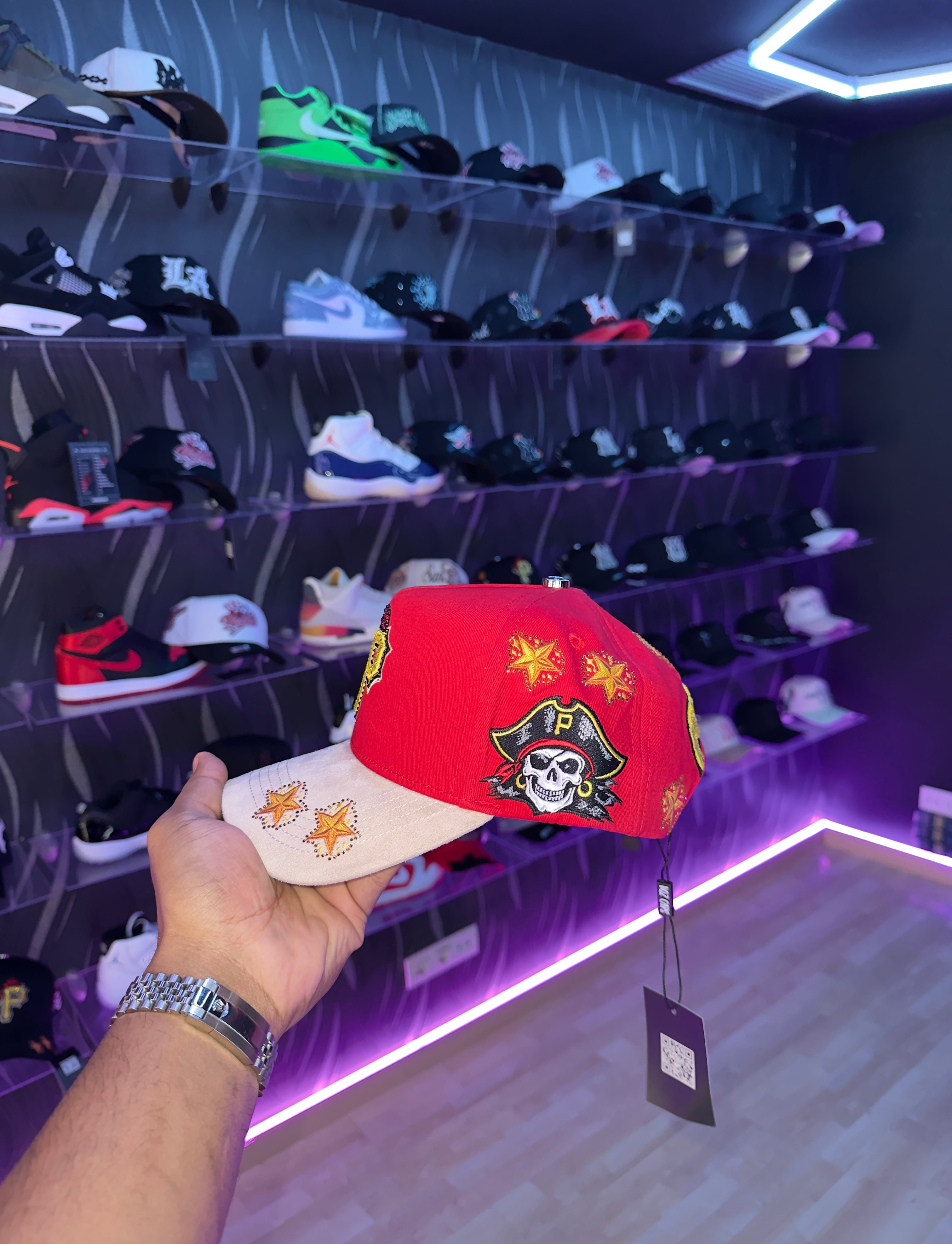 - VQZ CAPS “PIRATES RED ❣️”