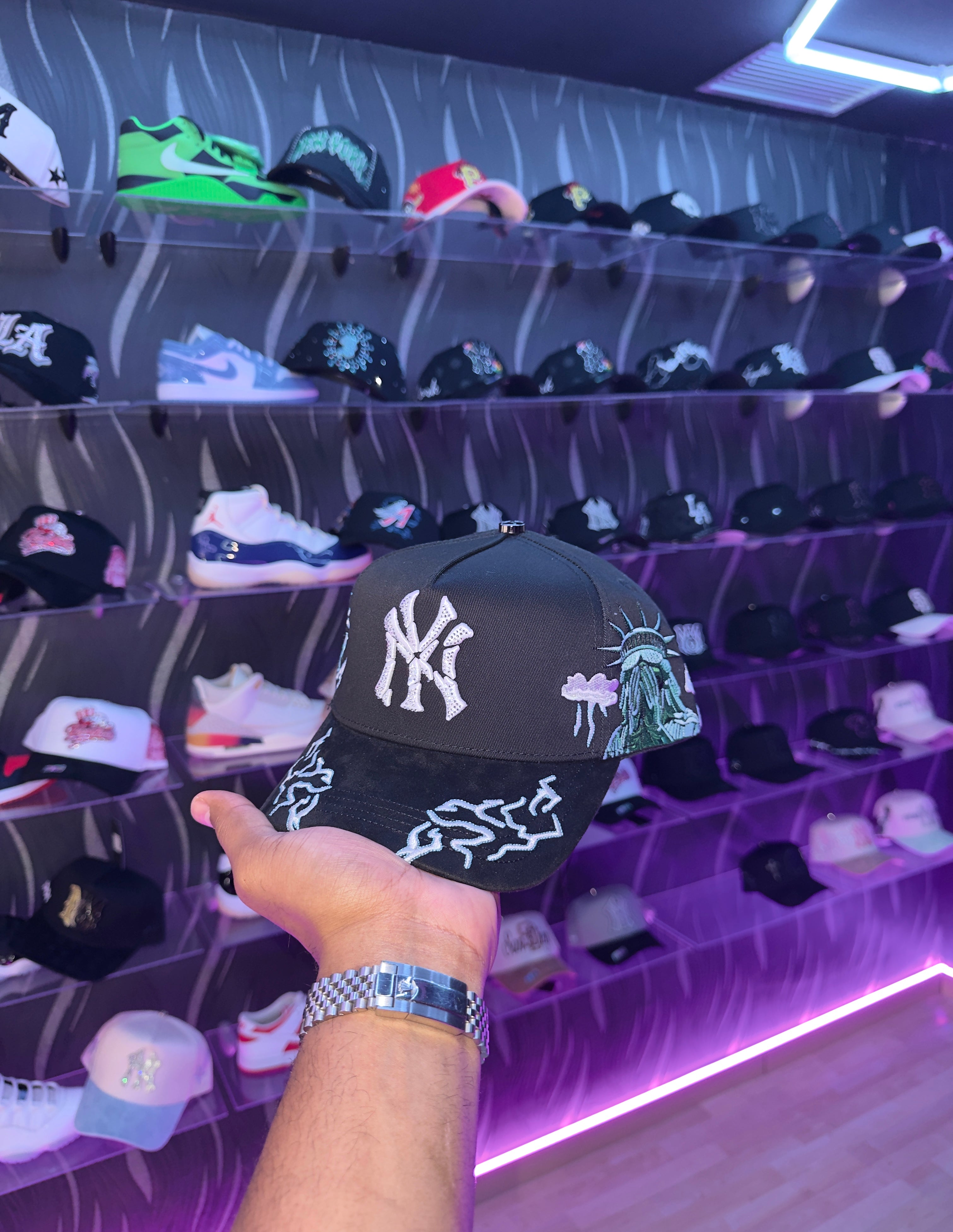 - CAPS “ YANKEE BLACK BLUE 🥶🖤”