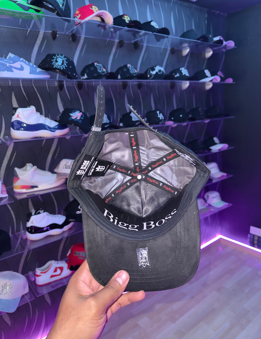- CAPS “ BLACK GREY 🖤🩶