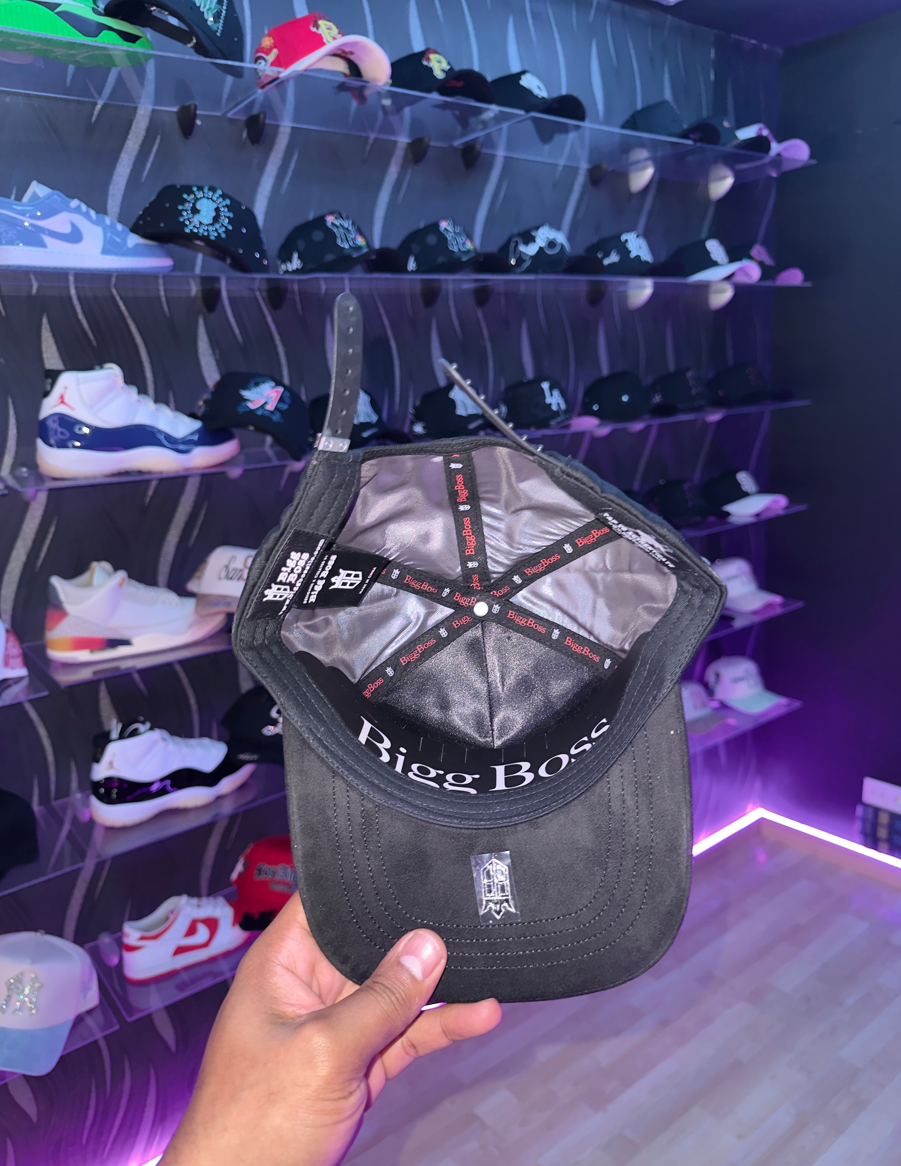 - CAPS “ BLACK GREY 🖤🩶