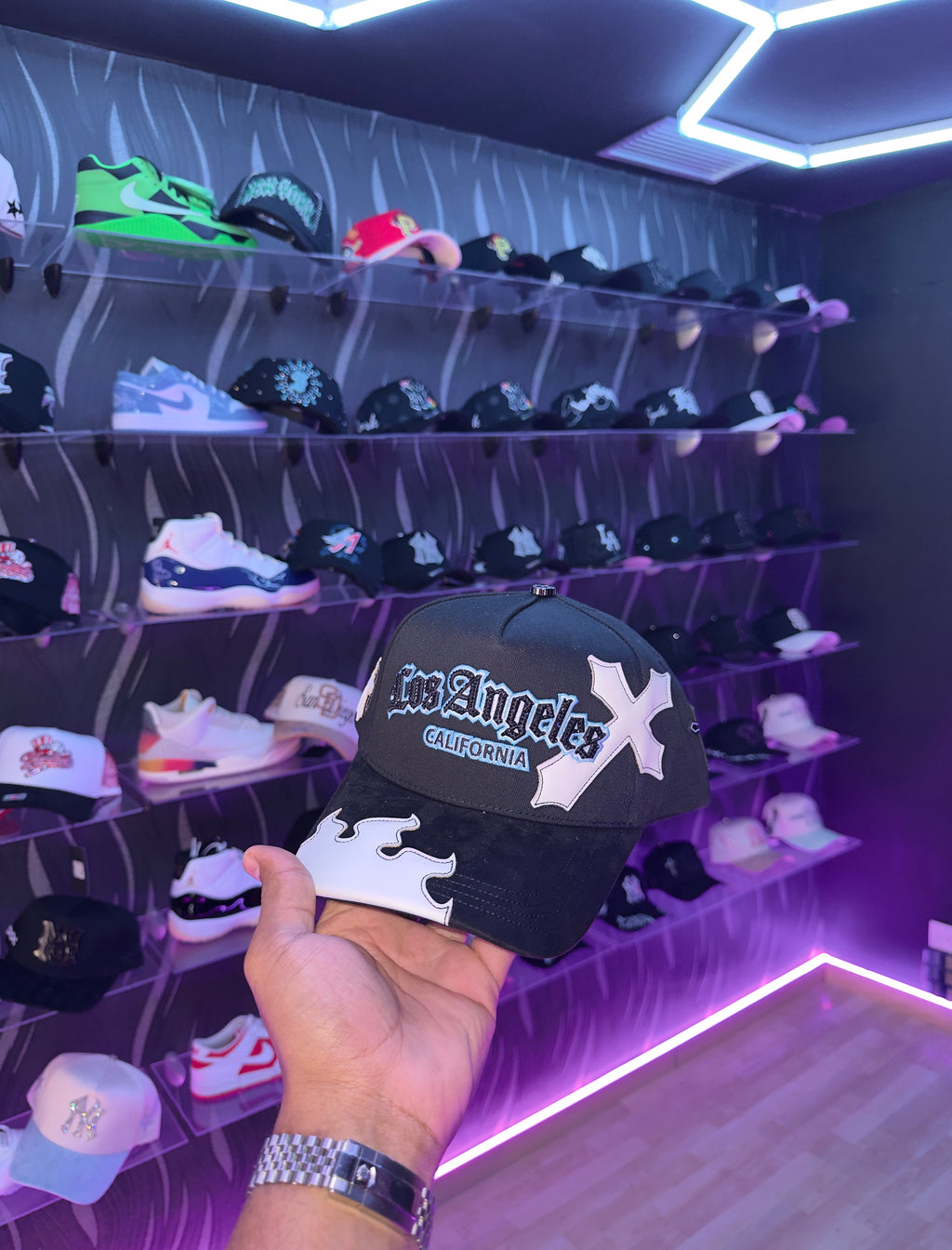 - CAPS “ LOS ANGELES CRUZ 🥶🖤”