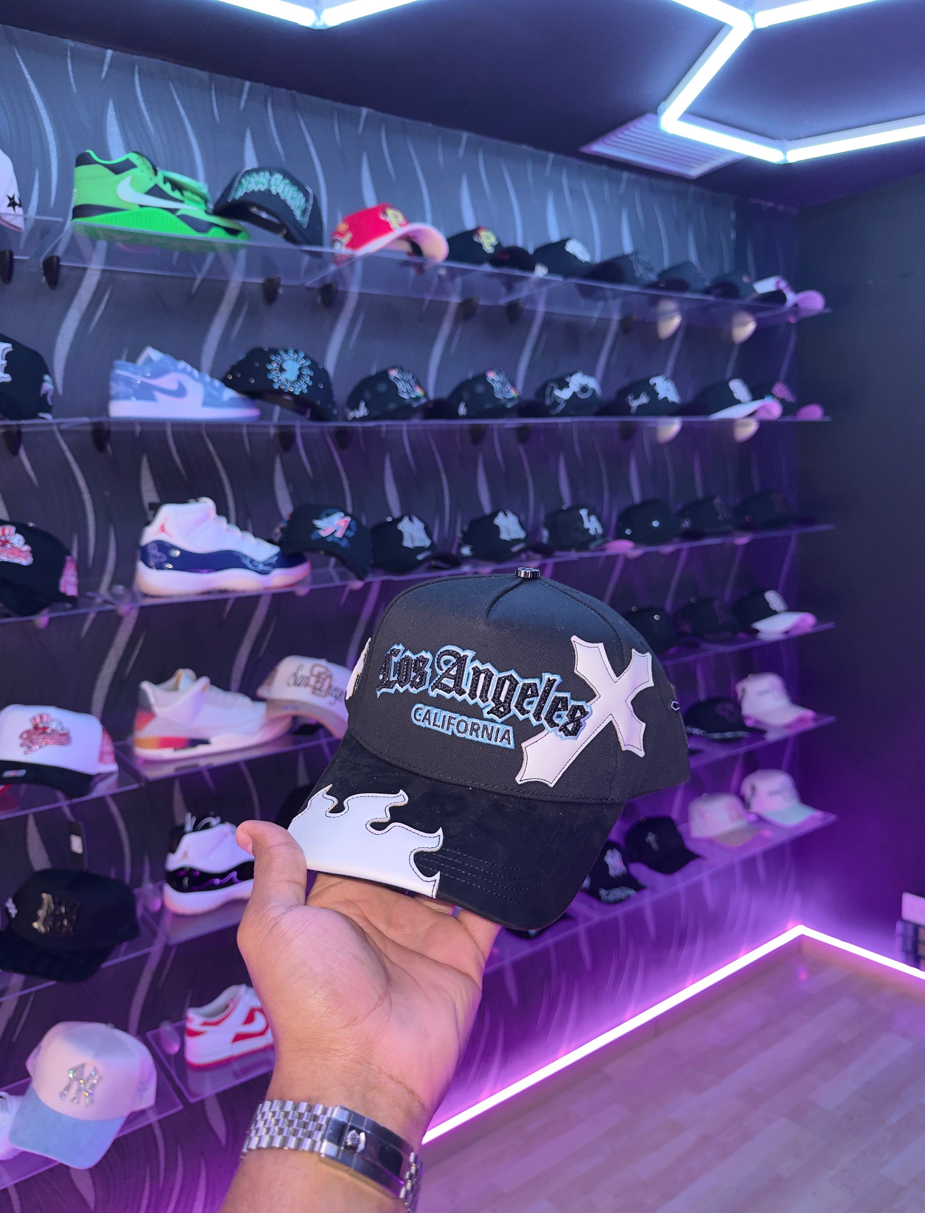 - CAPS “ LOS ANGELES CRUZ 🥶🖤”