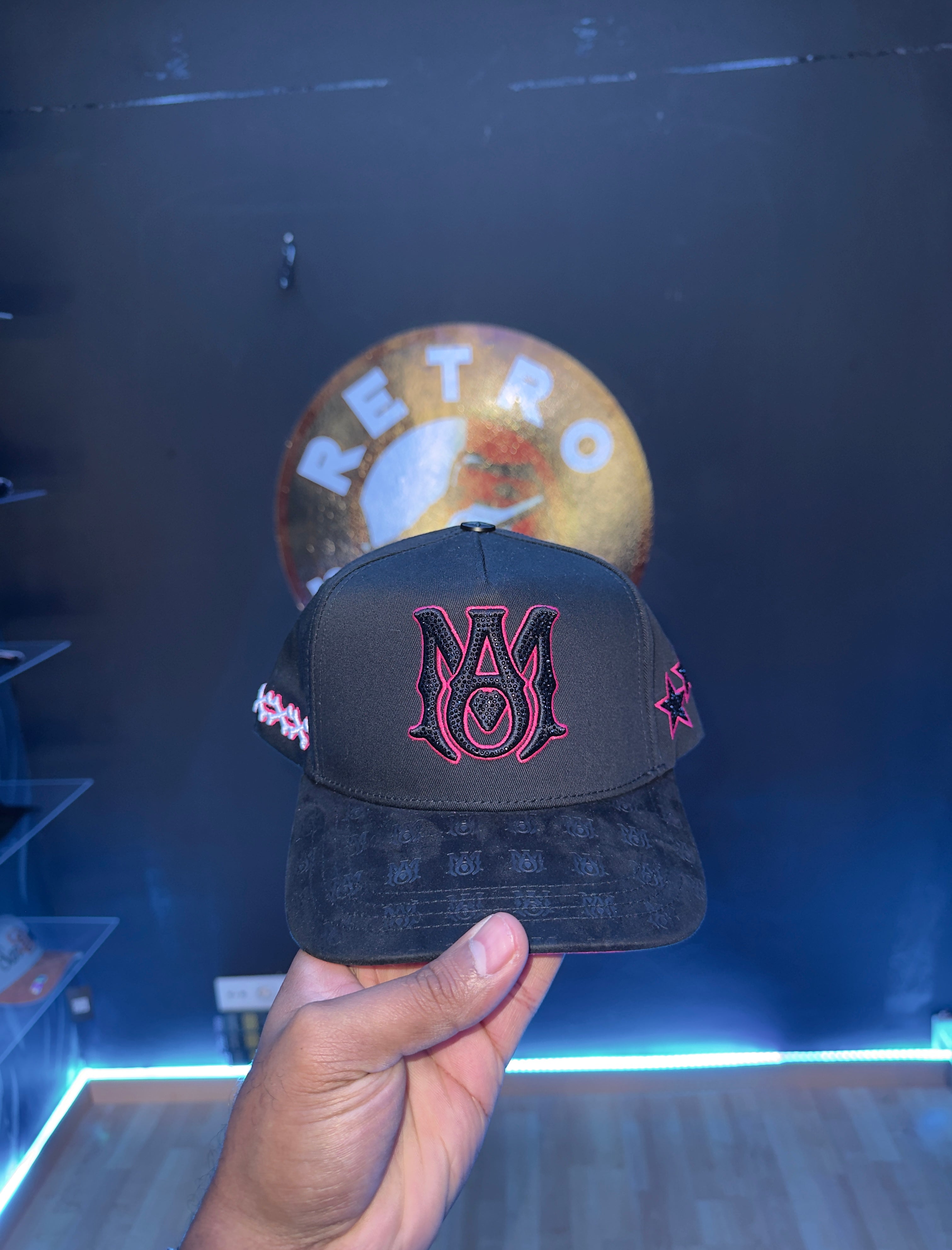 - BIGG BOSS CAPS 🩷🖤