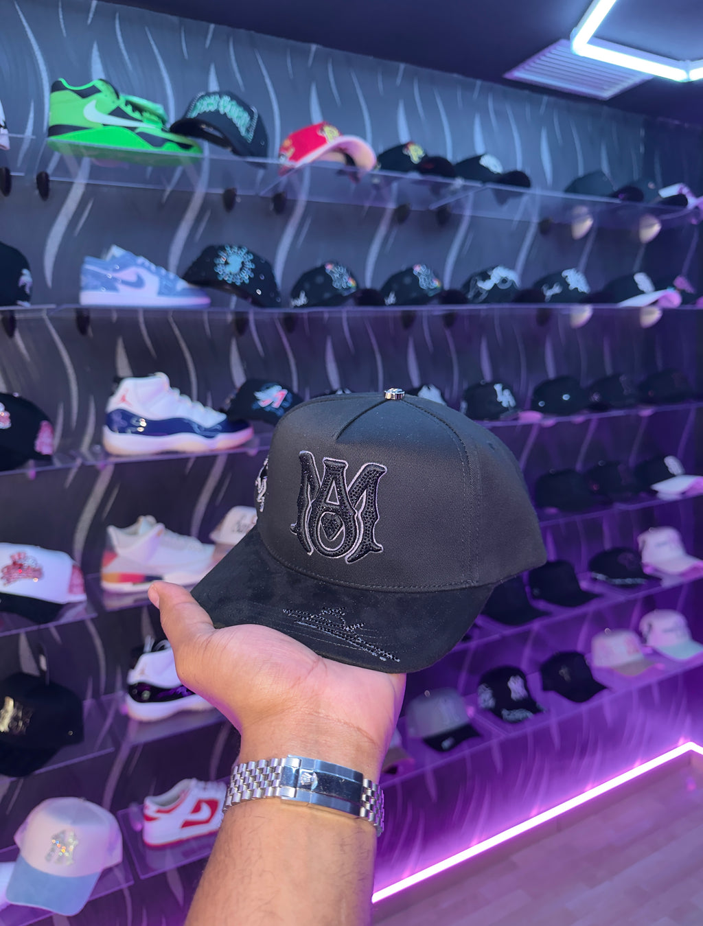 - CAPS “ BLACK GREY 🖤🩶