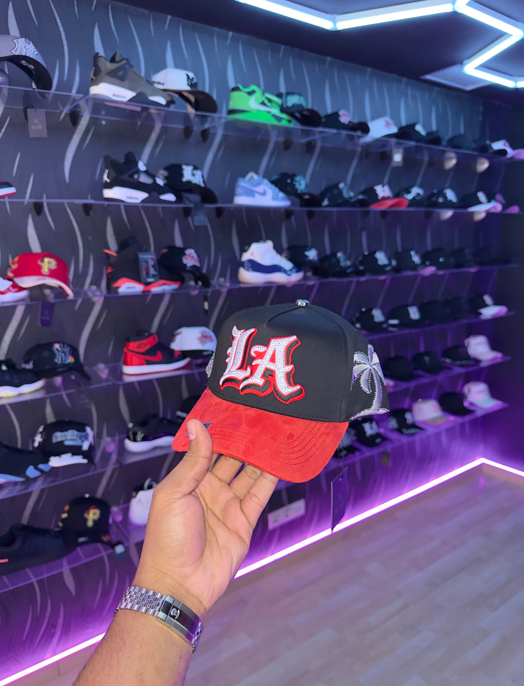 - VQZ CAPS “LOS ANGELES 🖤❤️”