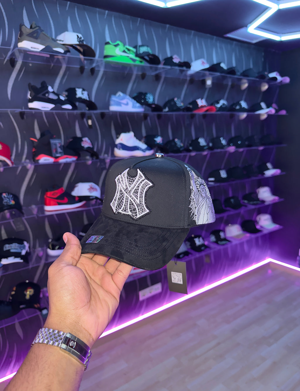 - VQZ CAPS “YANKEE SPIDER BLACK 🕷️