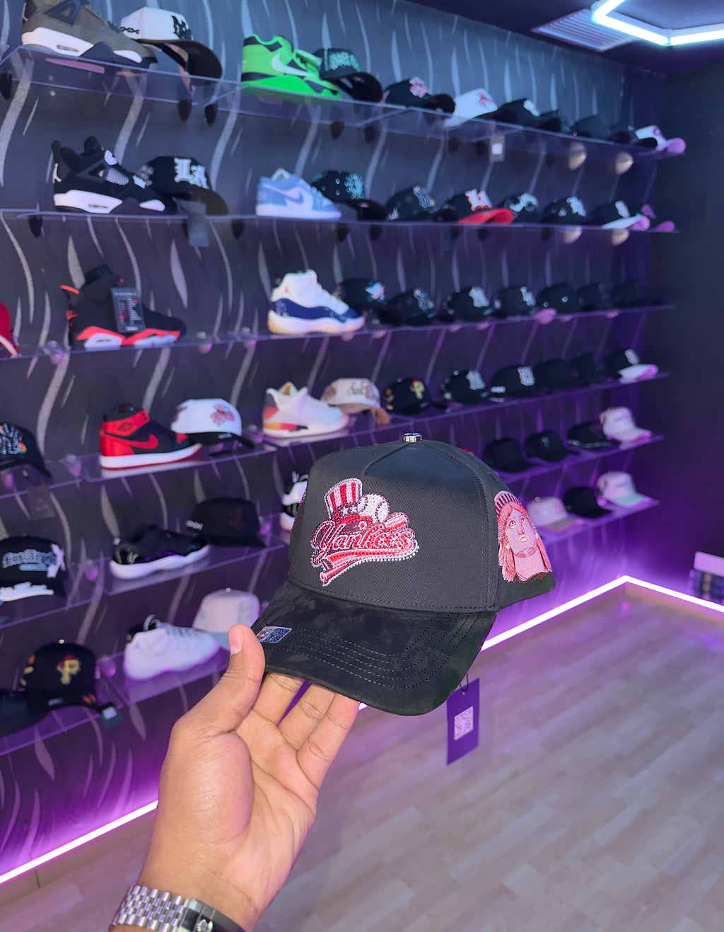 - VQZ CAPS “YANKEE ❤️🖤