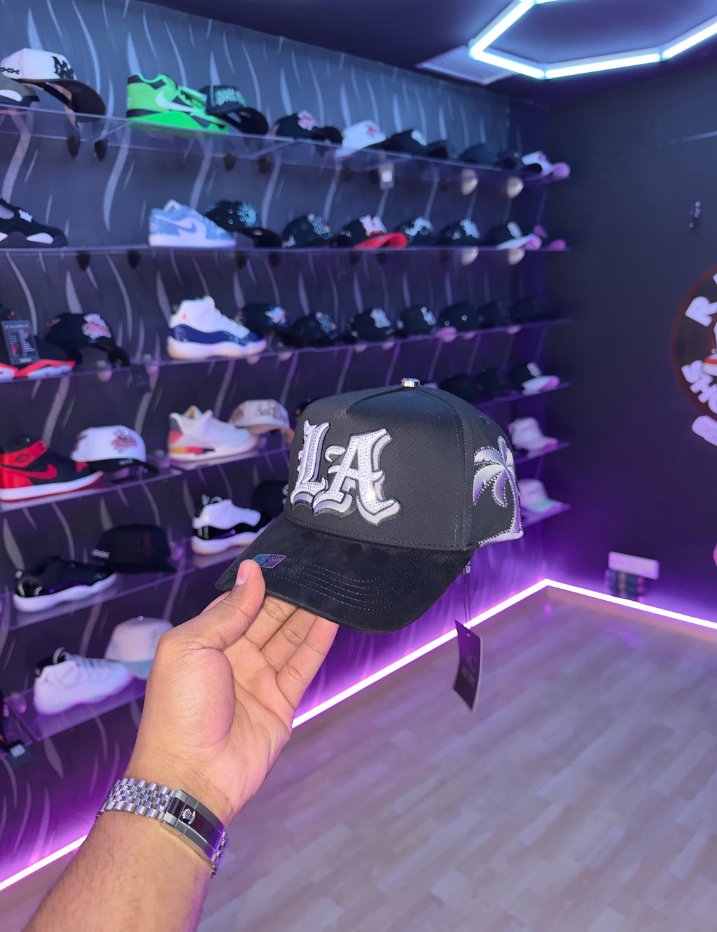 - VQZ CAPS “LA 🐼”