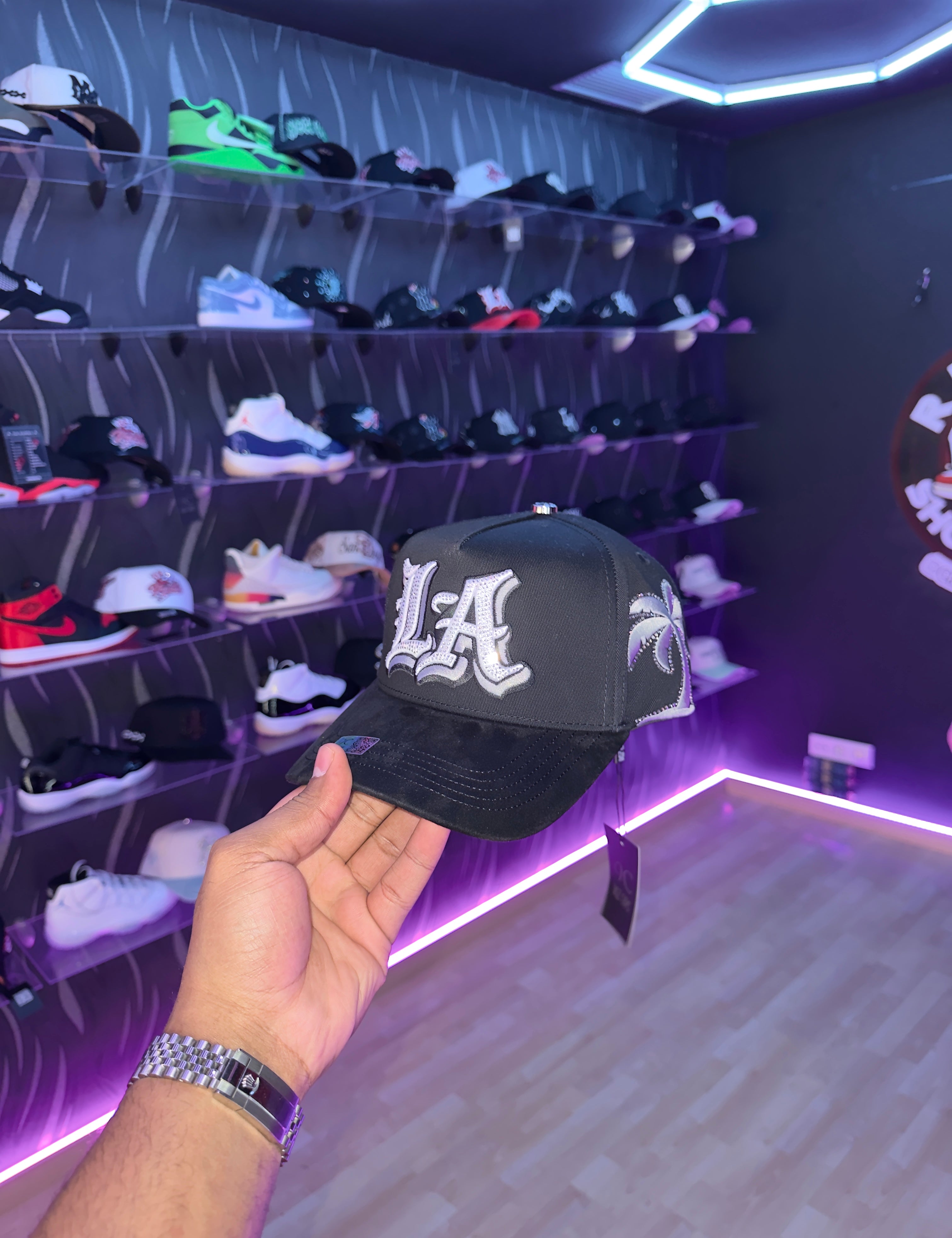 - VQZ CAPS “LA 🐼”
