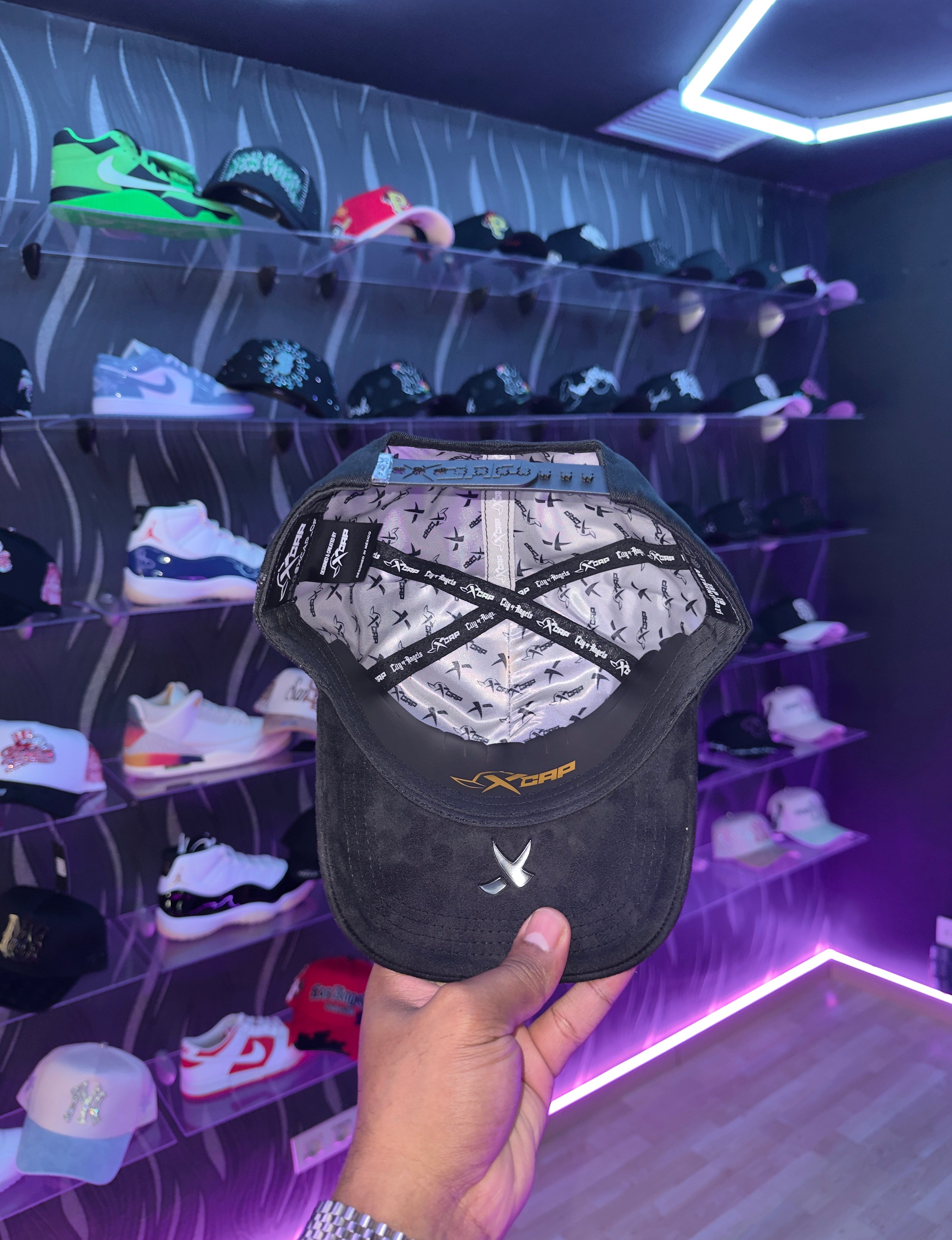 - CAPS “ LA BLACK ♣️”