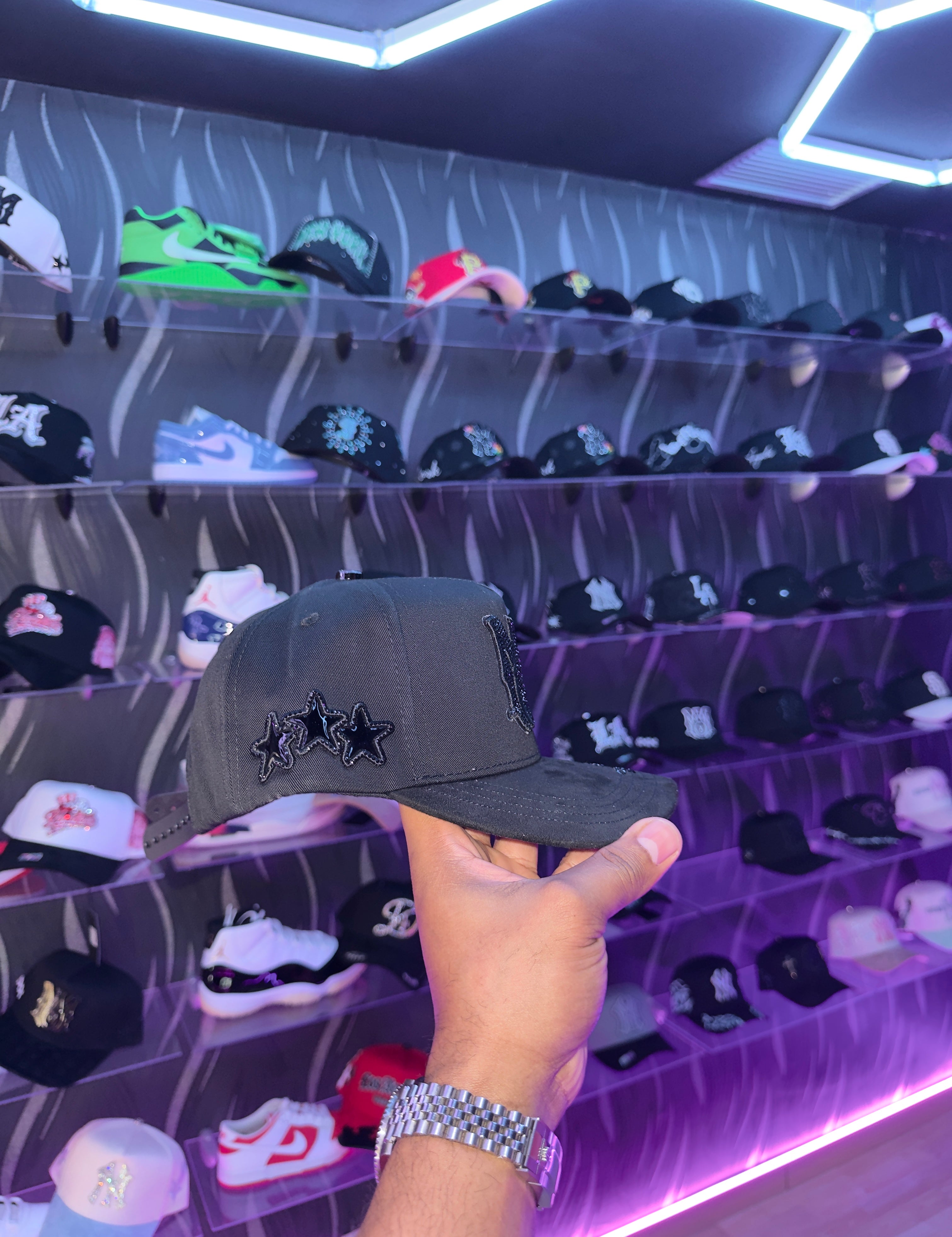 - CAPS “ TRIPLE BLACK 🖤”