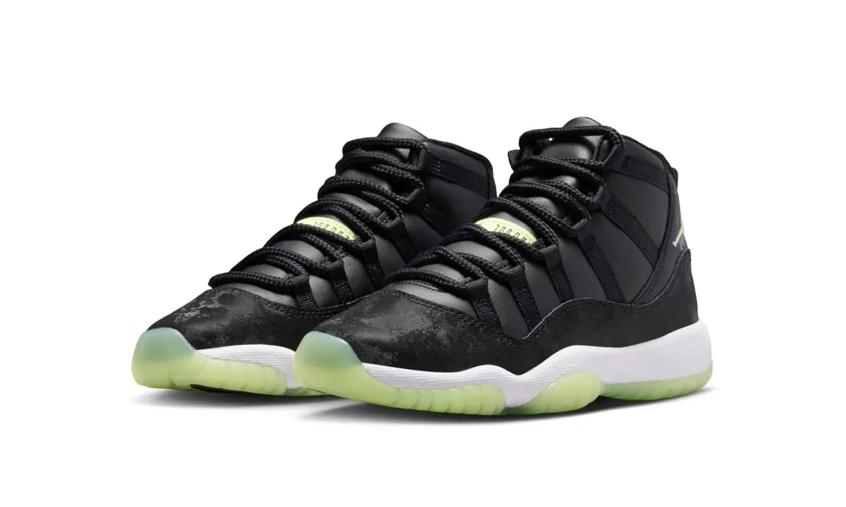 - JORDAN 11 RETRO - BLACK BARELY VOLT GS