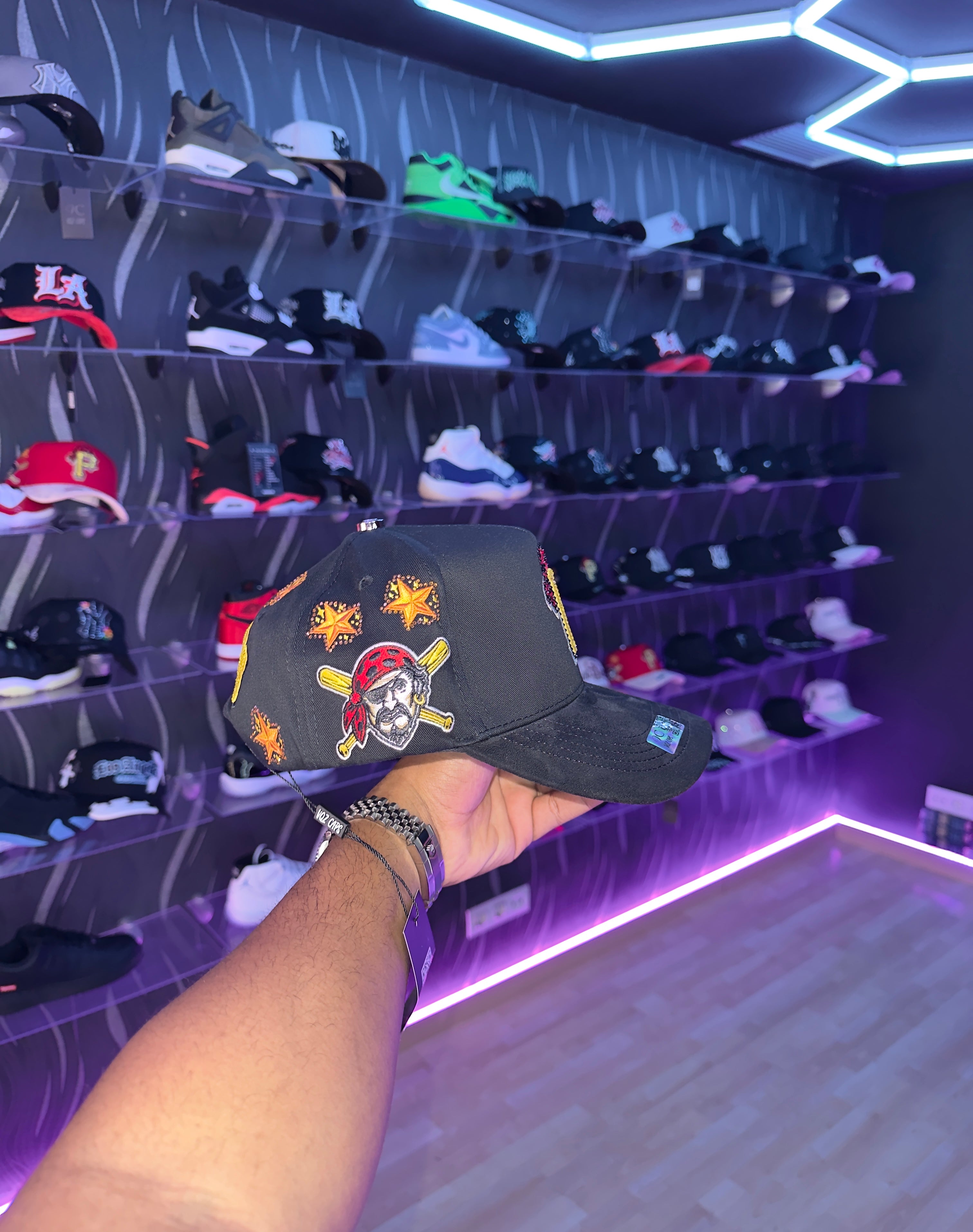 - VQZ CAPS “PIRATE BLACK 🏴‍☠️”