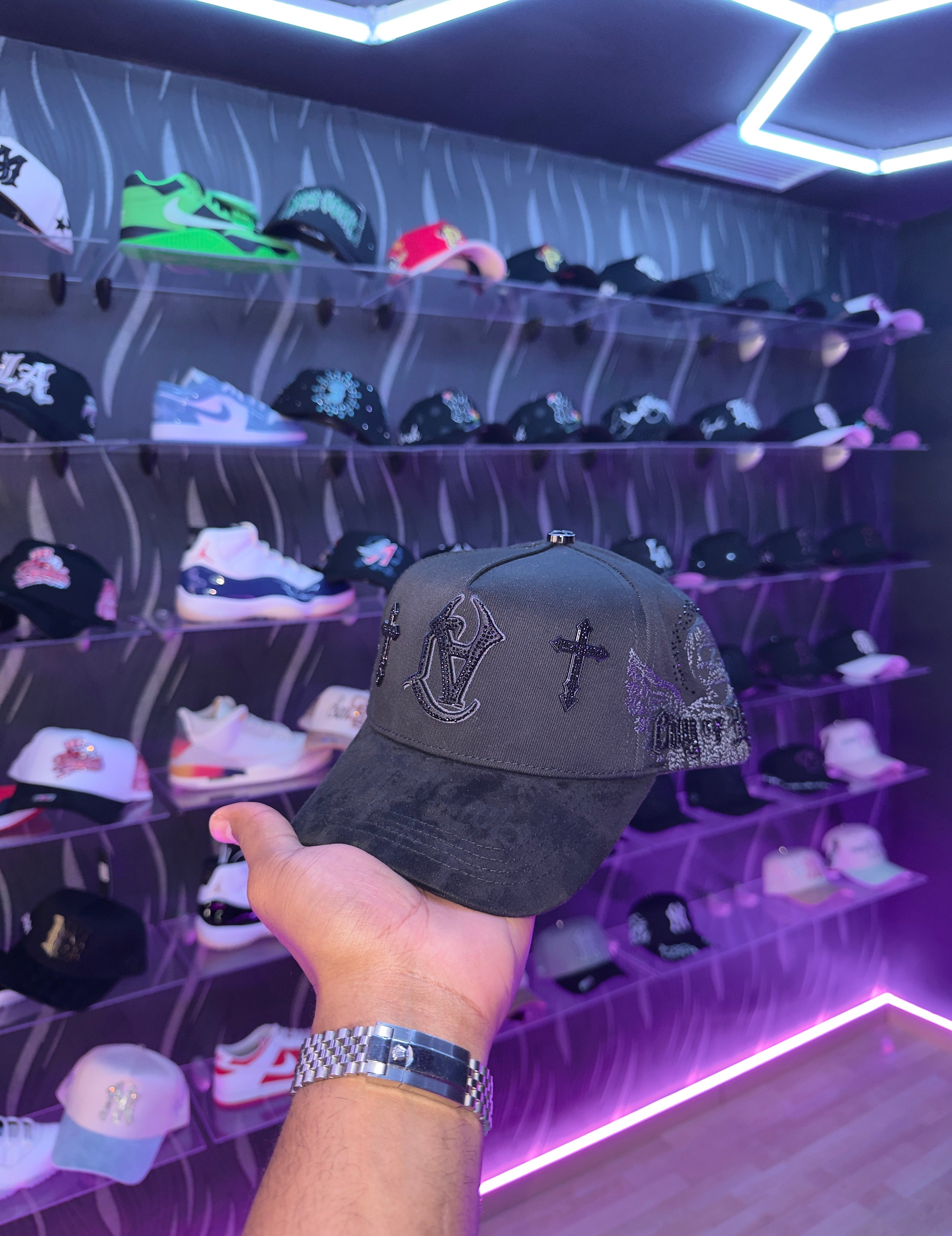 - CAPS “ LA BLACK ♣️”
