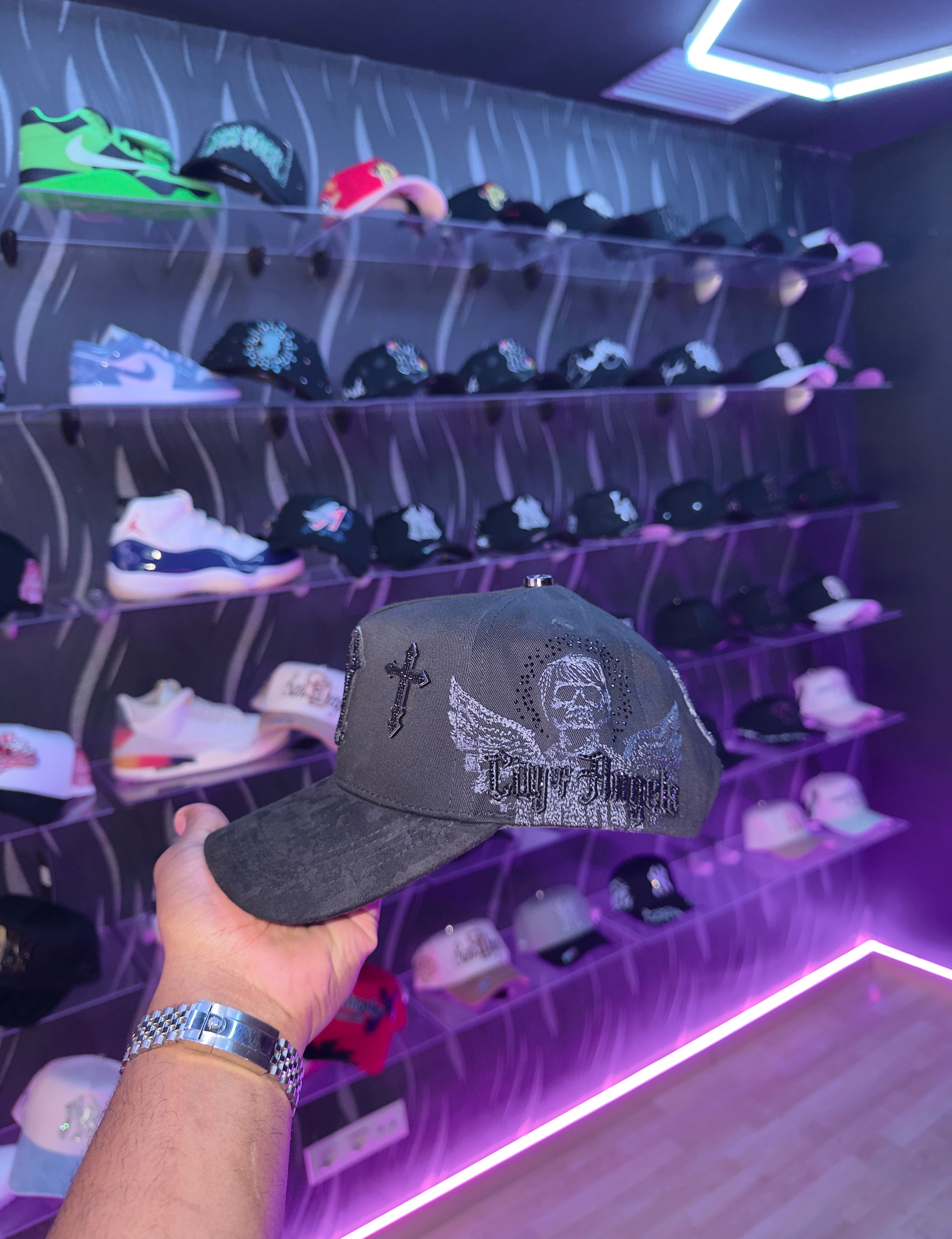 - CAPS “ LA BLACK ♣️”