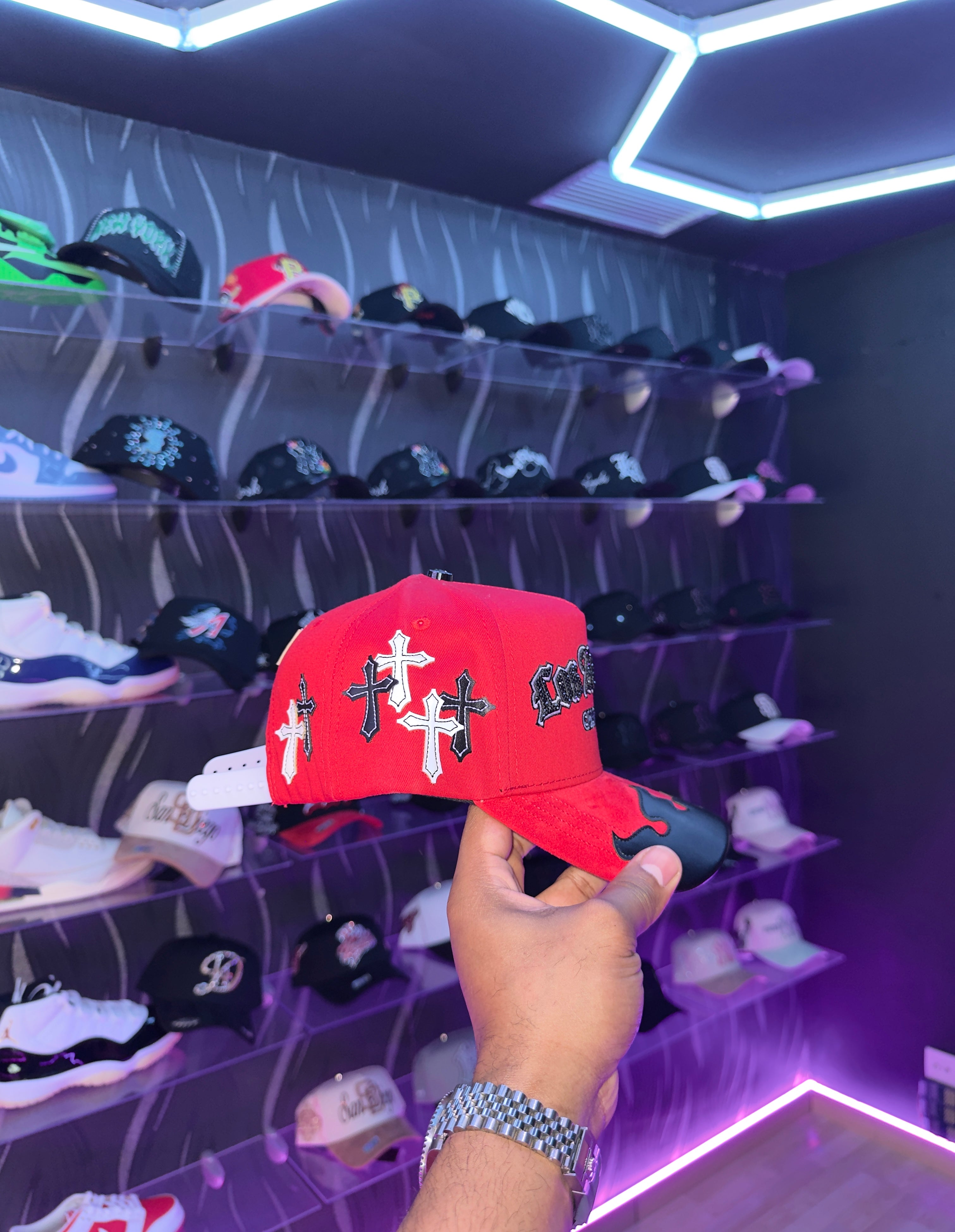 - CAPS “ LOS ANGELES CRUZ ✝️ “