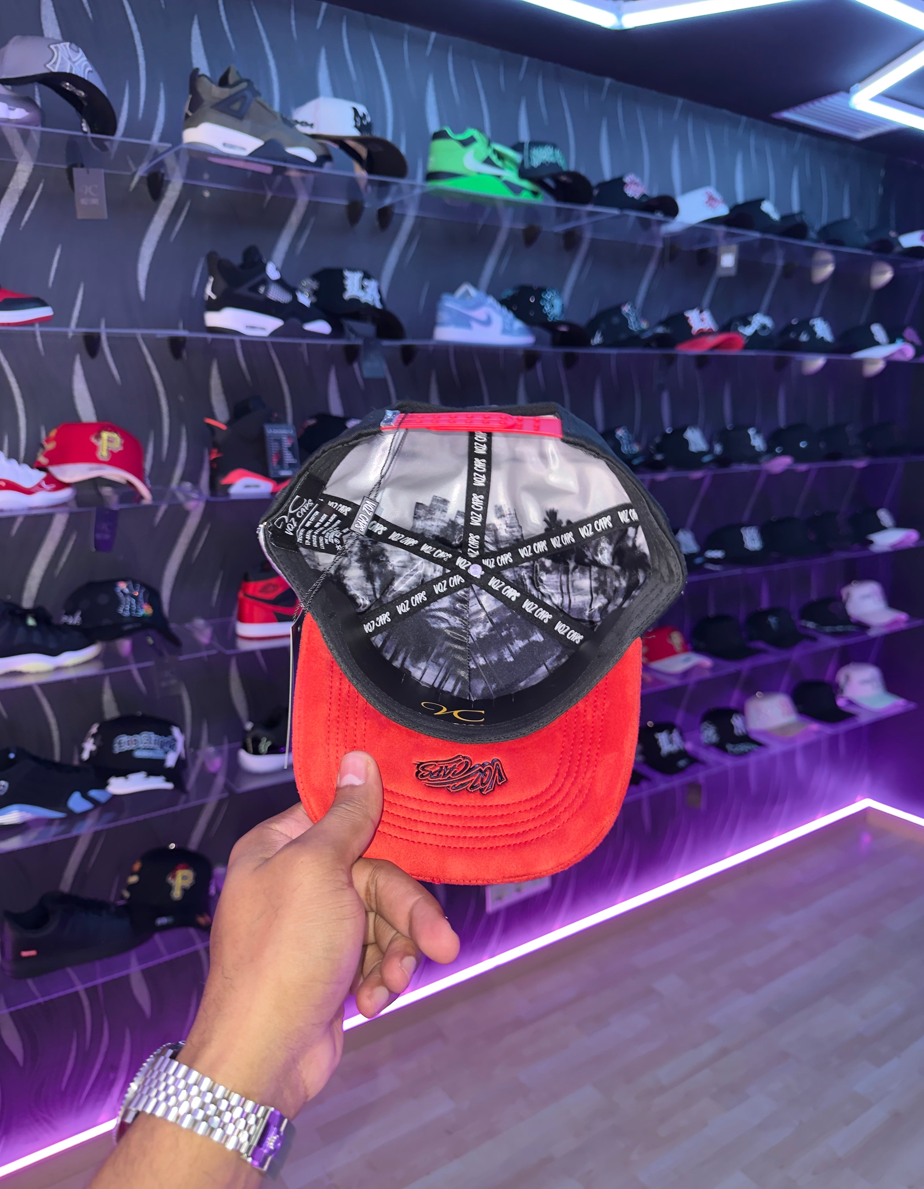 - VQZ CAPS “LOS ANGELES 🖤❤️”