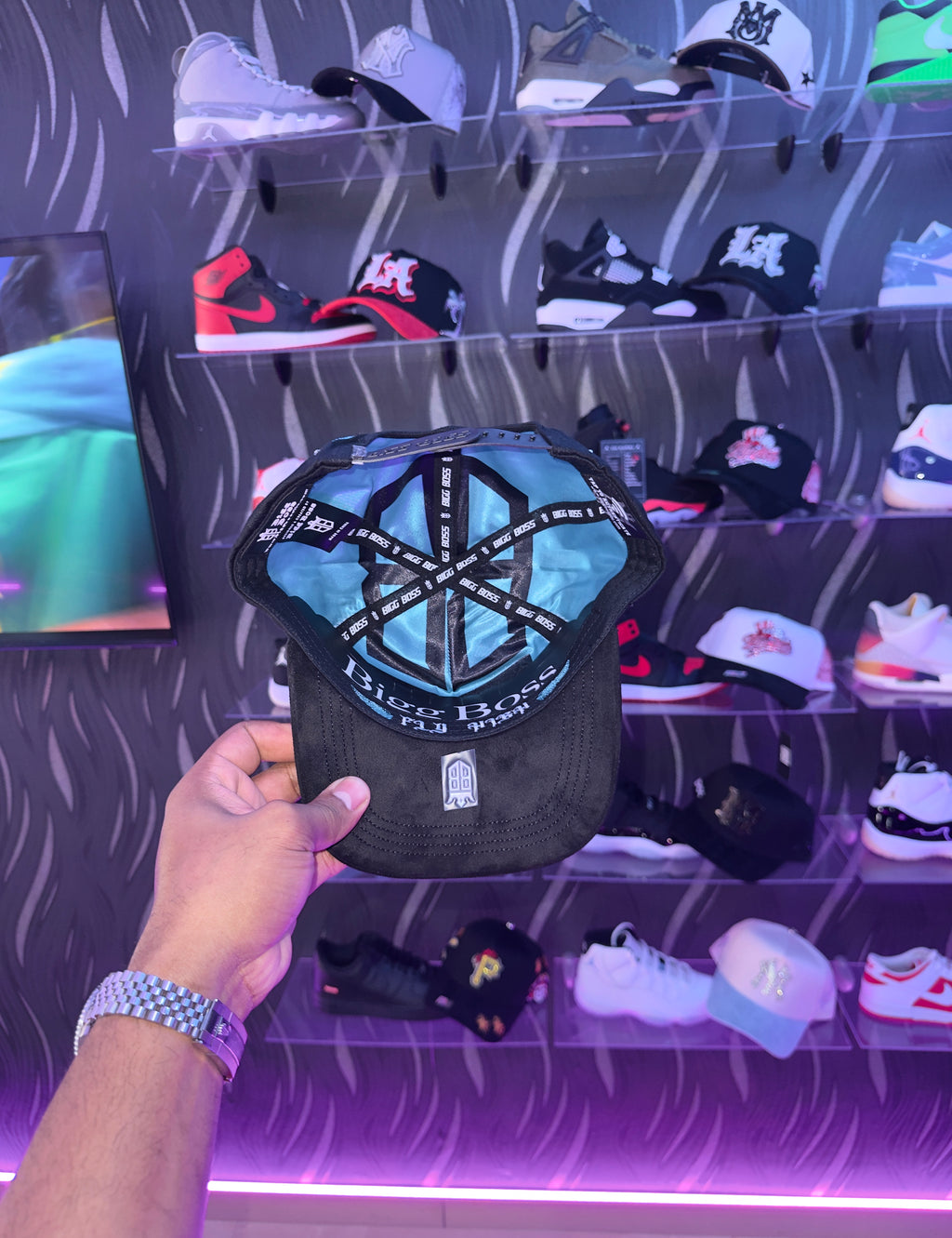 - CAPS “ BLACK BLUE DIAMOND 💎 “