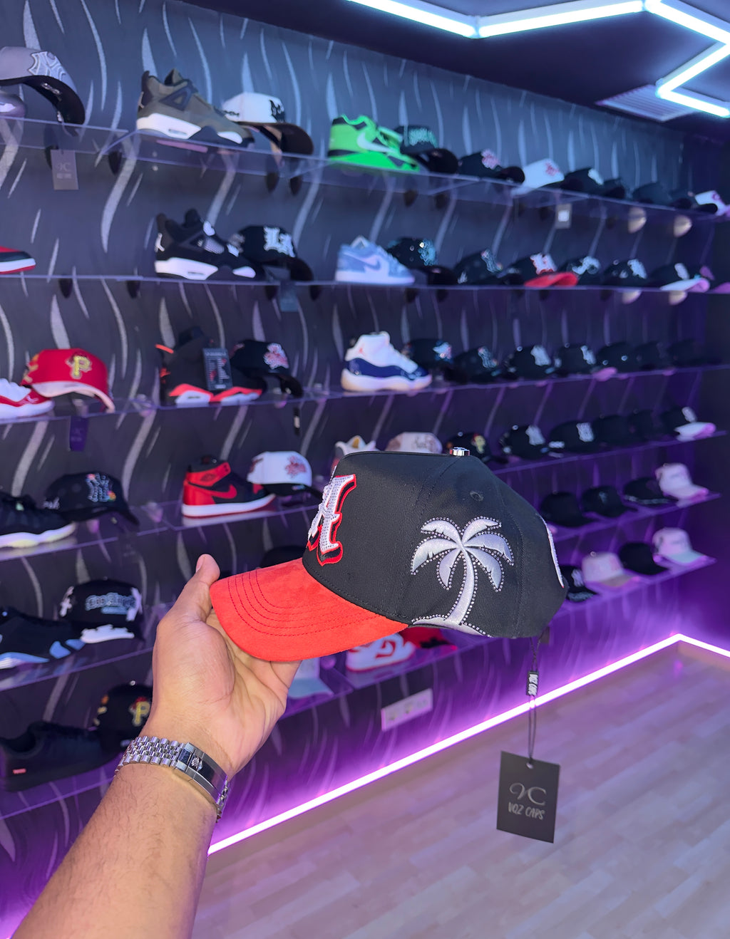 - VQZ CAPS “LOS ANGELES 🖤❤️”