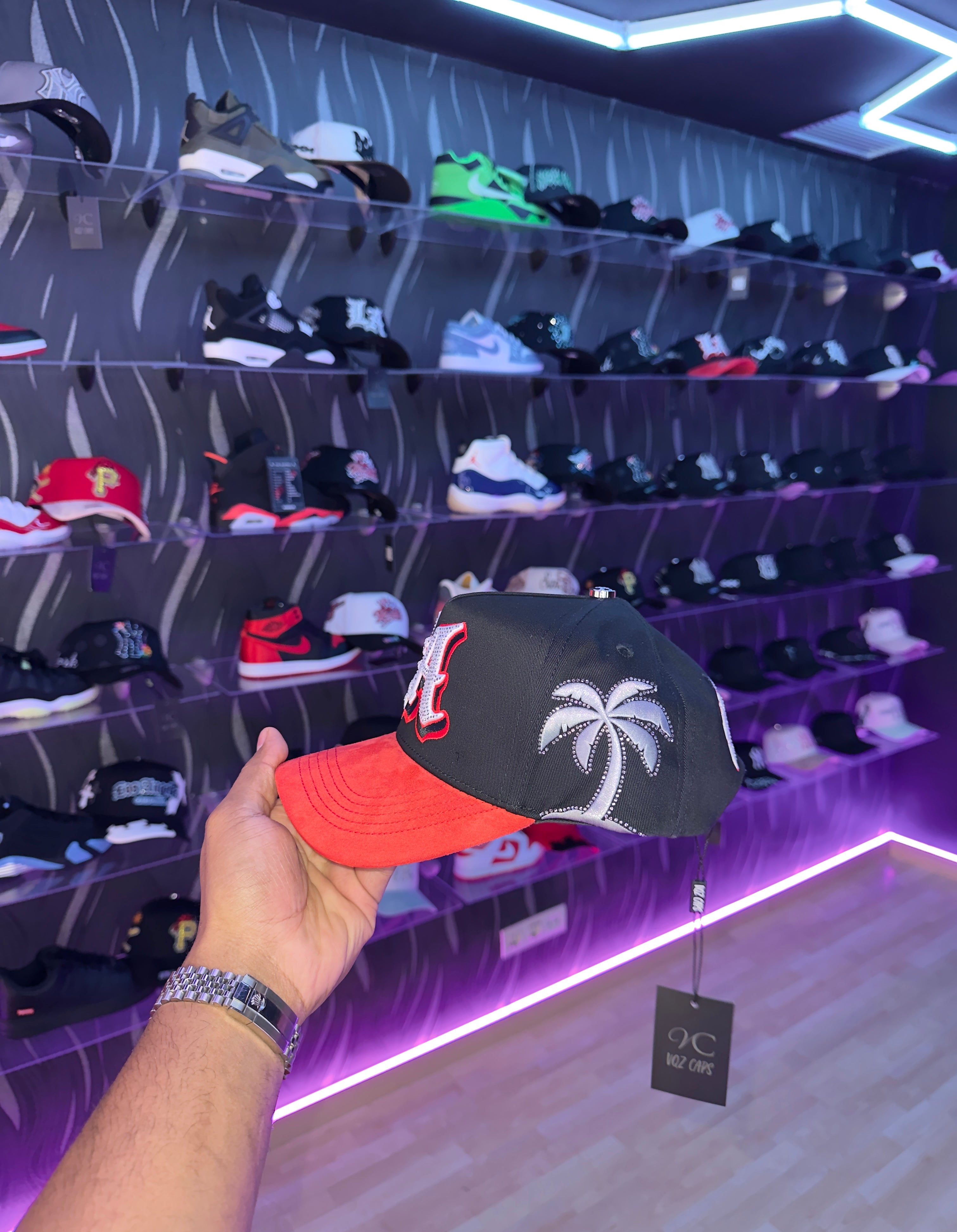 - VQZ CAPS “LOS ANGELES 🖤❤️”