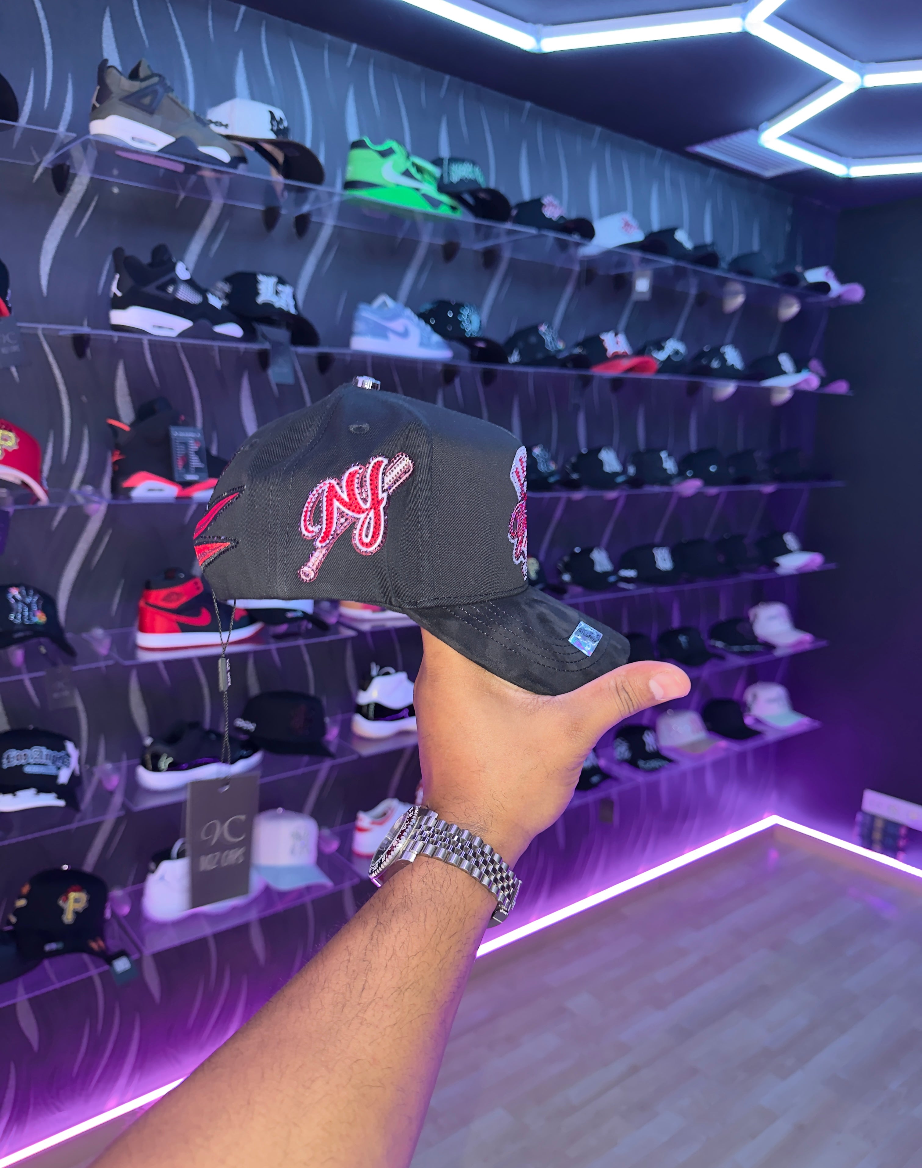 - VQZ CAPS “YANKEE ❤️🖤