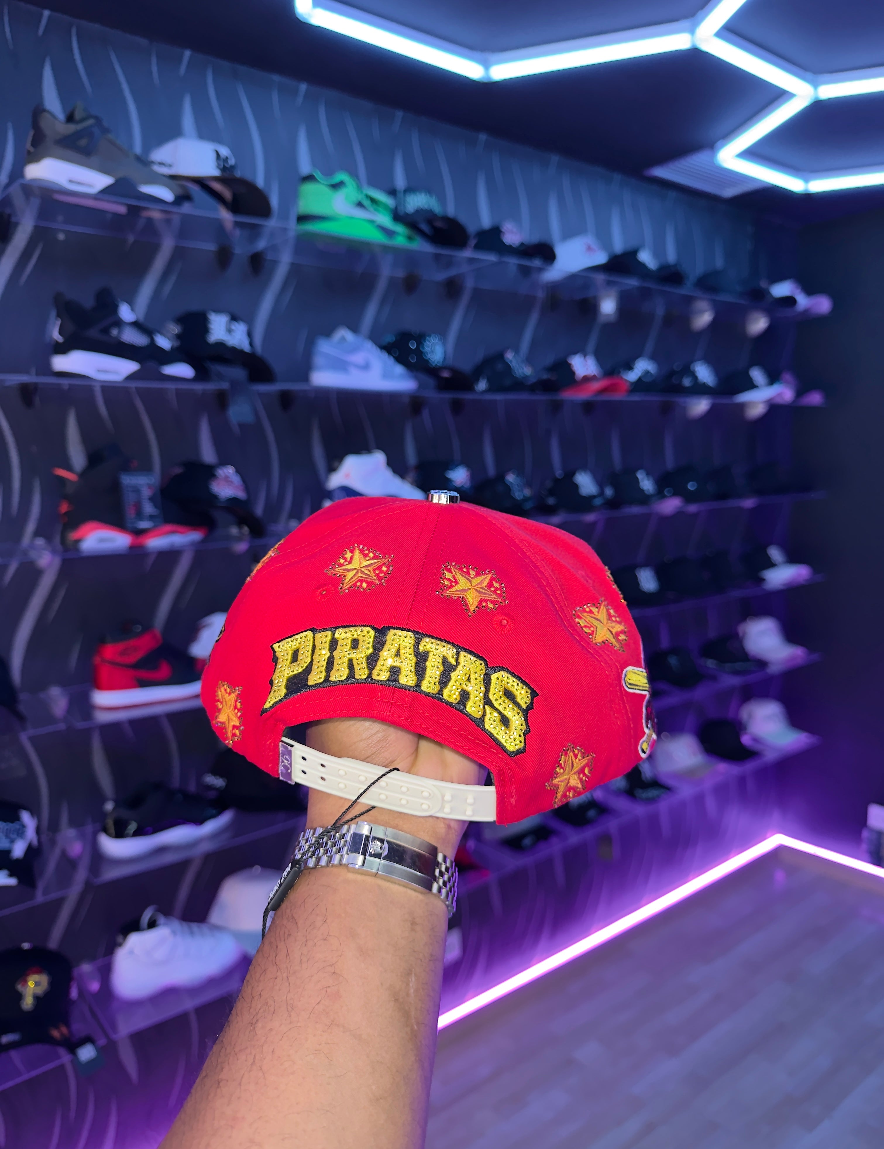 - VQZ CAPS “PIRATES RED ❣️”