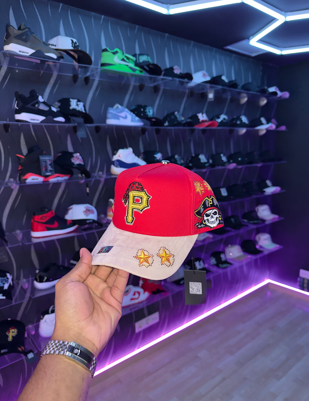 - VQZ CAPS “PIRATES RED ❣️”