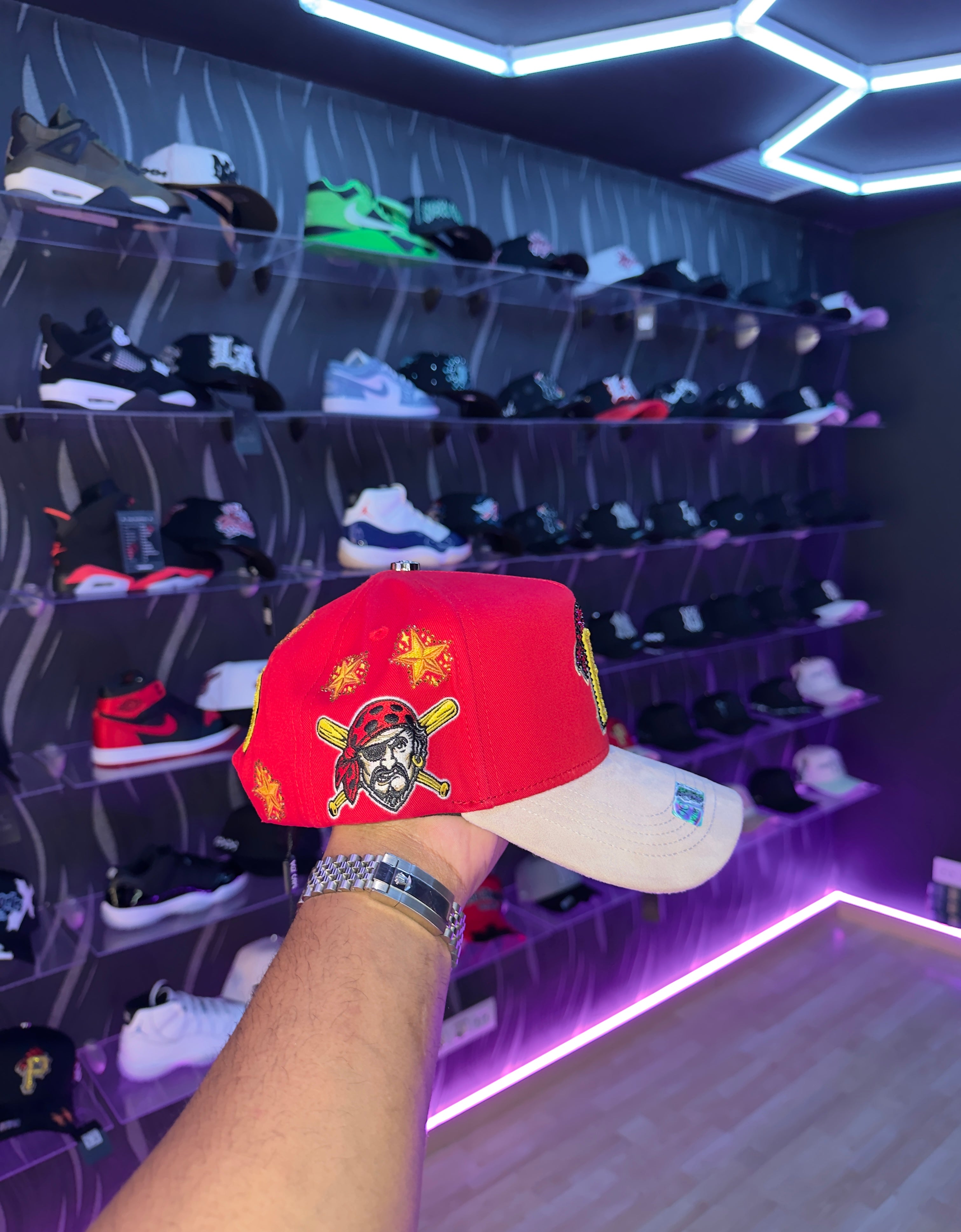 - VQZ CAPS “PIRATES RED ❣️”