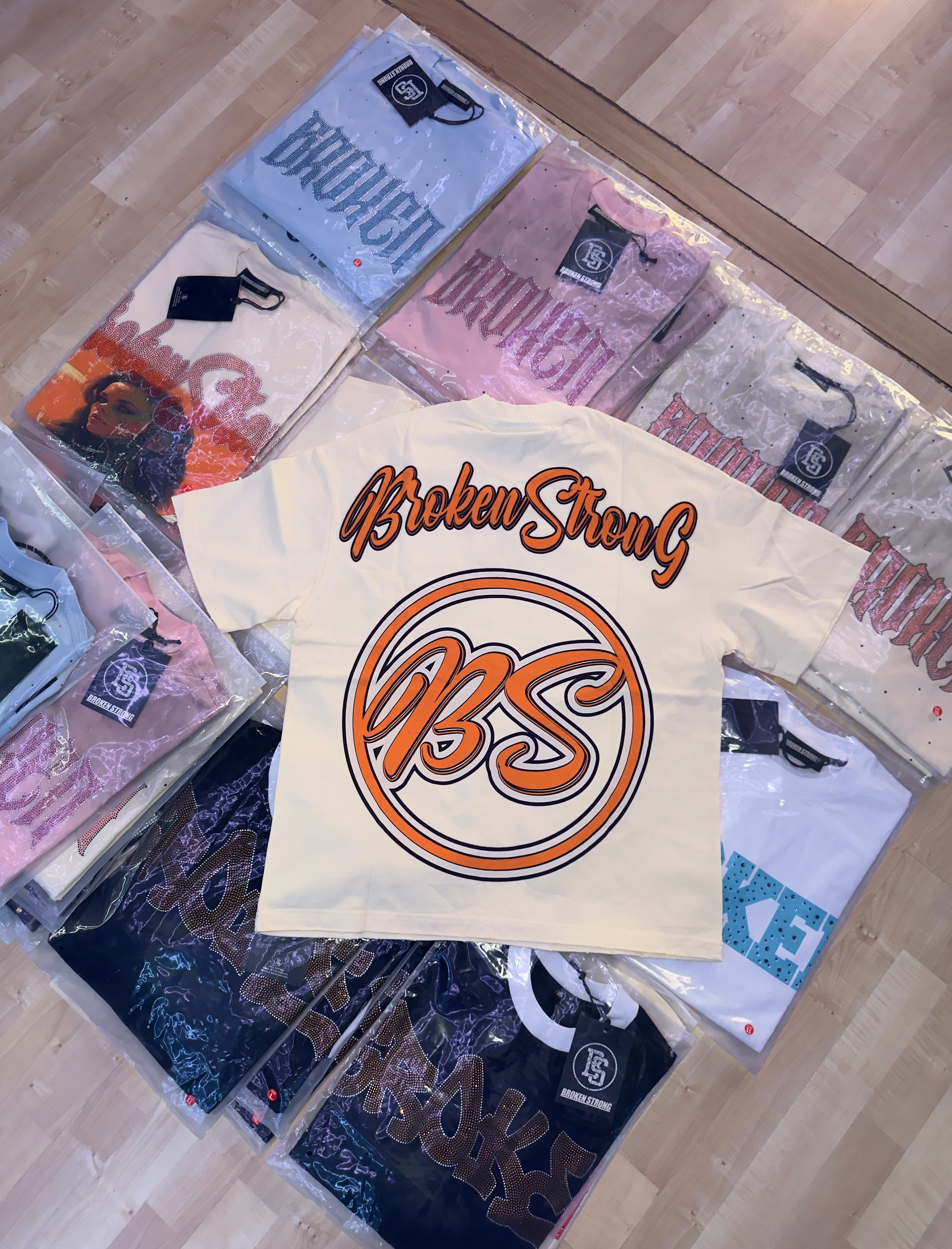 - t shirt  broken strong - starfish 🧡