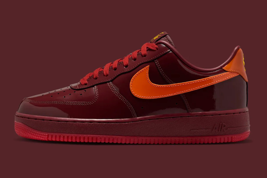 - NIKE AIR FORCE 1 LOW QS PATENT LEATHER - DARK TEAM RED SAFETY ORANGE 🍊 🩸