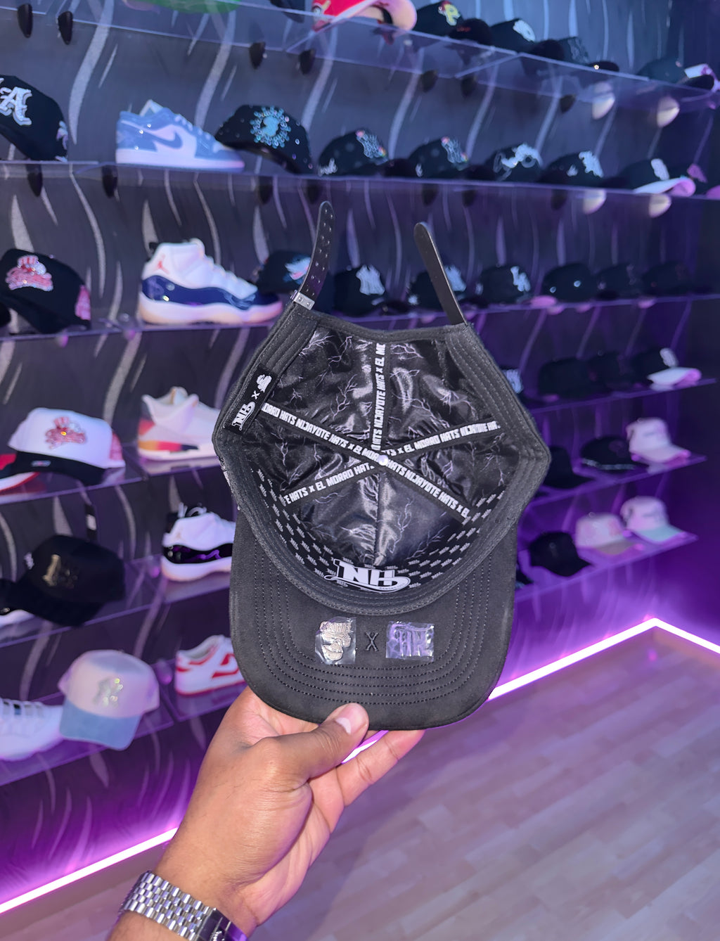 - CAPS “ LA BLACK PINK 🖤💓”