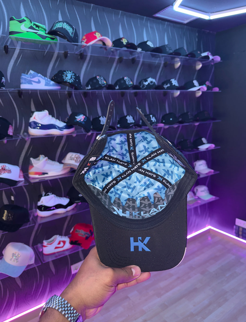 - CAPS “ LOS ANGELES CRUZ 🥶🖤”