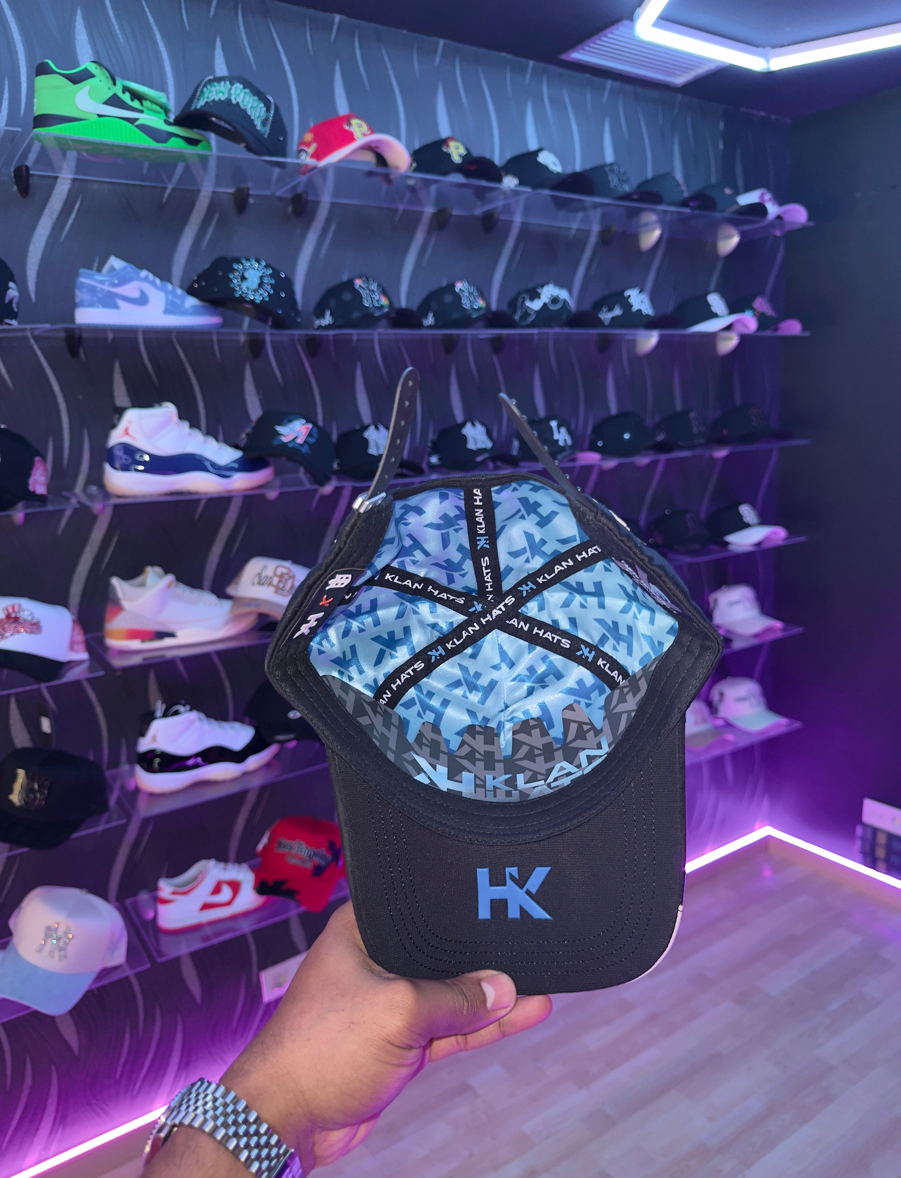 - CAPS “ LOS ANGELES CRUZ 🥶🖤”